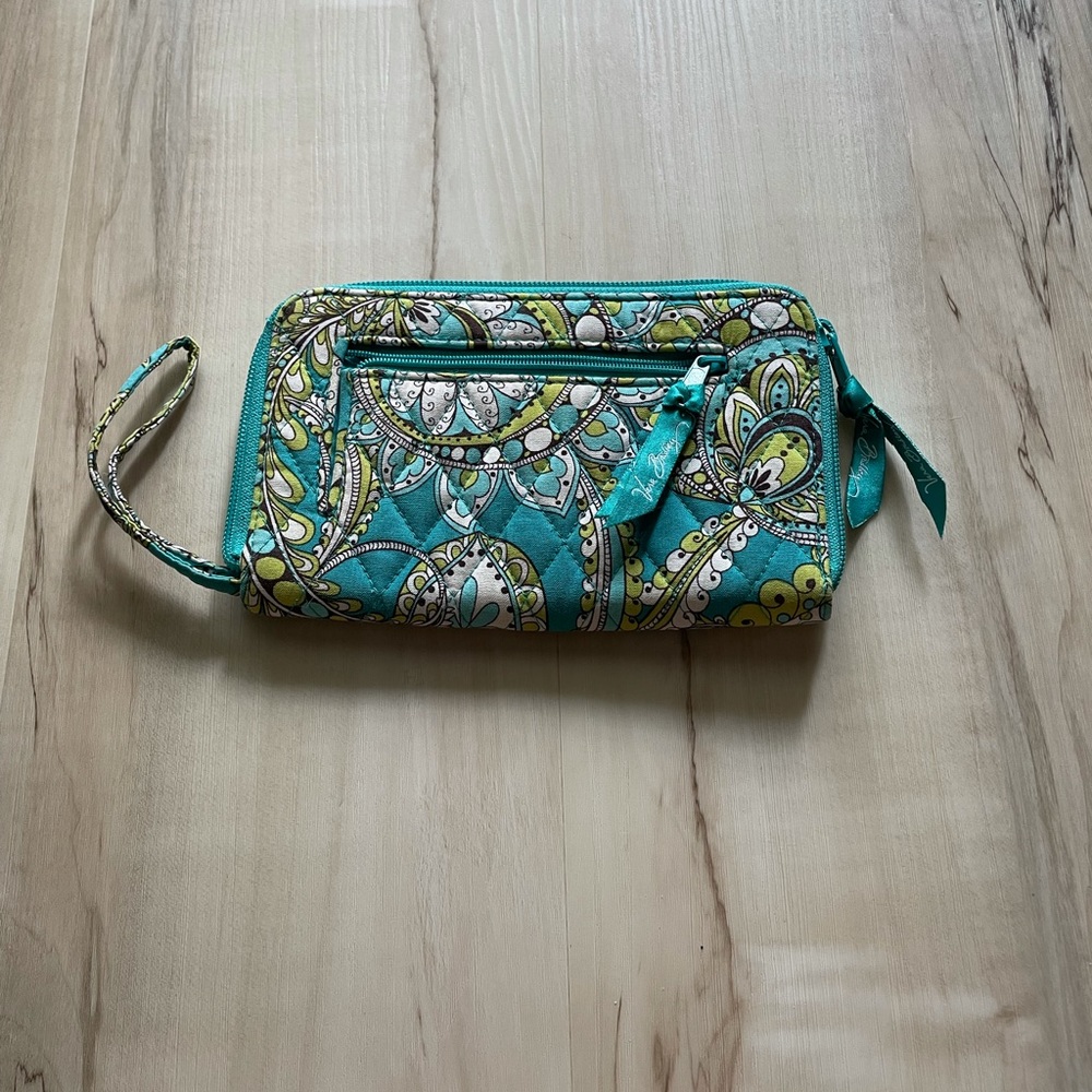 vera bradley wristlet